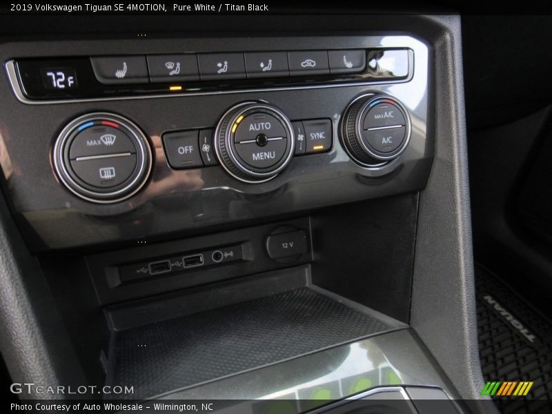 Pure White / Titan Black 2019 Volkswagen Tiguan SE 4MOTION