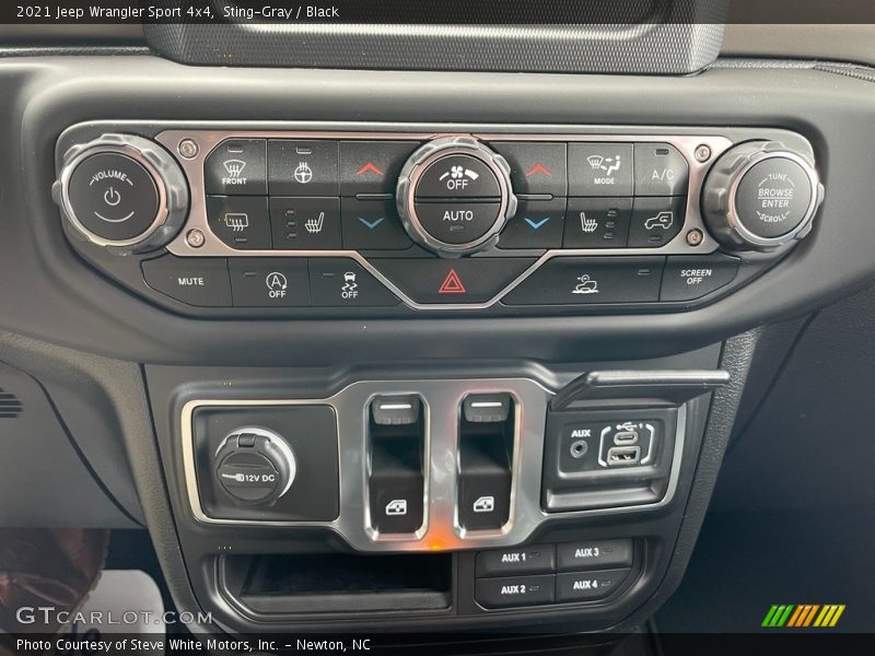 Controls of 2021 Wrangler Sport 4x4