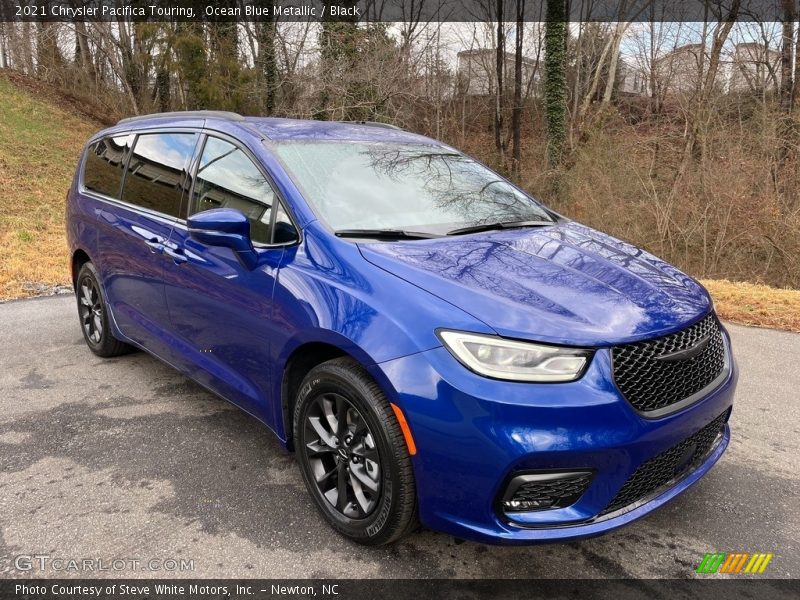 Front 3/4 View of 2021 Pacifica Touring