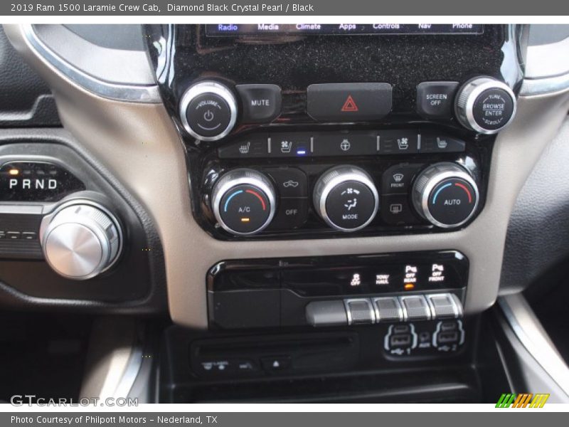 Diamond Black Crystal Pearl / Black 2019 Ram 1500 Laramie Crew Cab