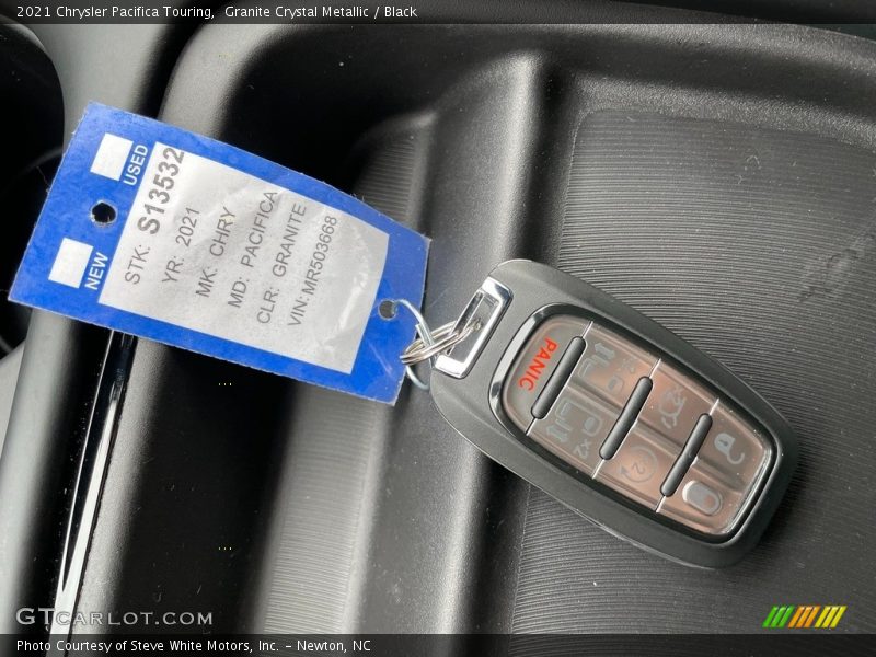 Granite Crystal Metallic / Black 2021 Chrysler Pacifica Touring