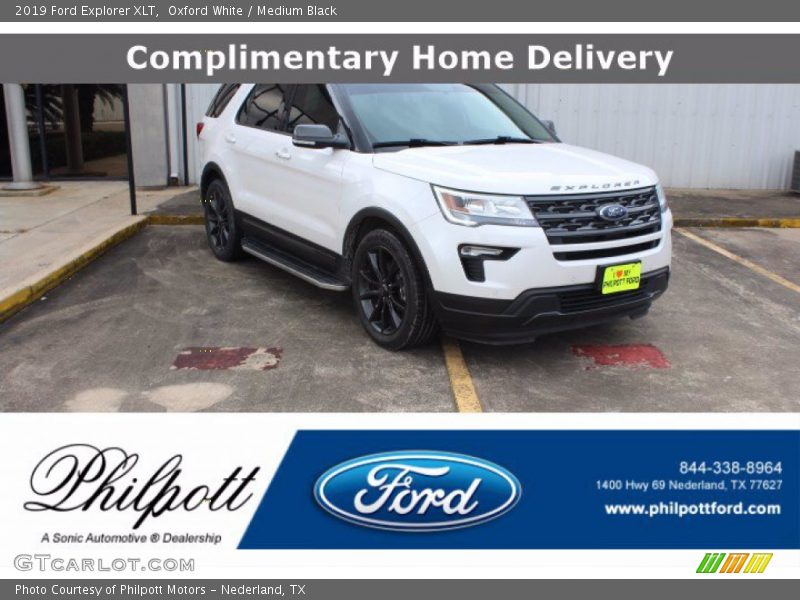 Oxford White / Medium Black 2019 Ford Explorer XLT