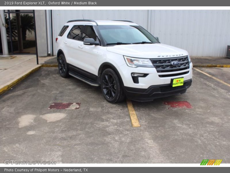 Oxford White / Medium Black 2019 Ford Explorer XLT