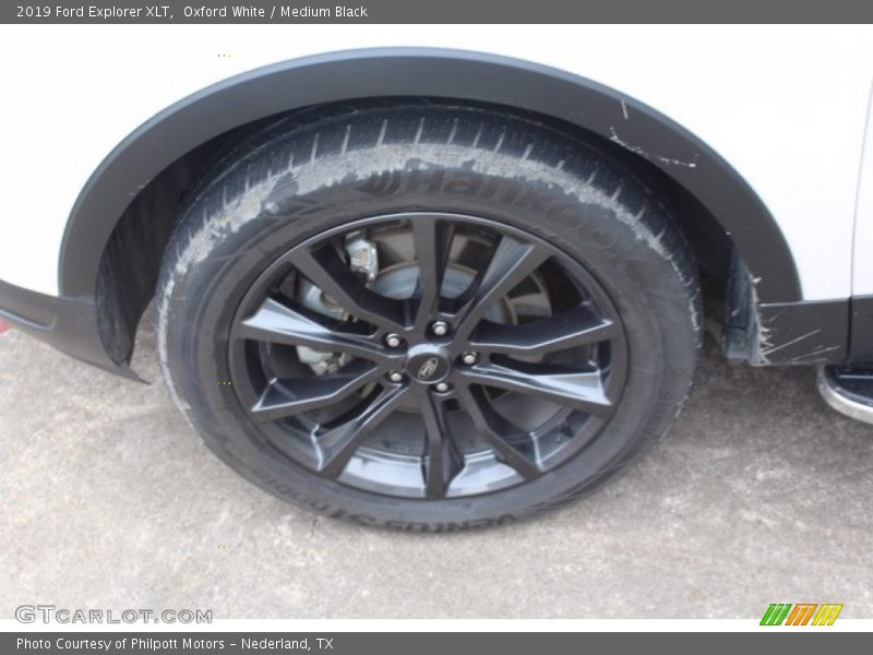 Oxford White / Medium Black 2019 Ford Explorer XLT