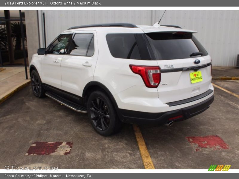 Oxford White / Medium Black 2019 Ford Explorer XLT