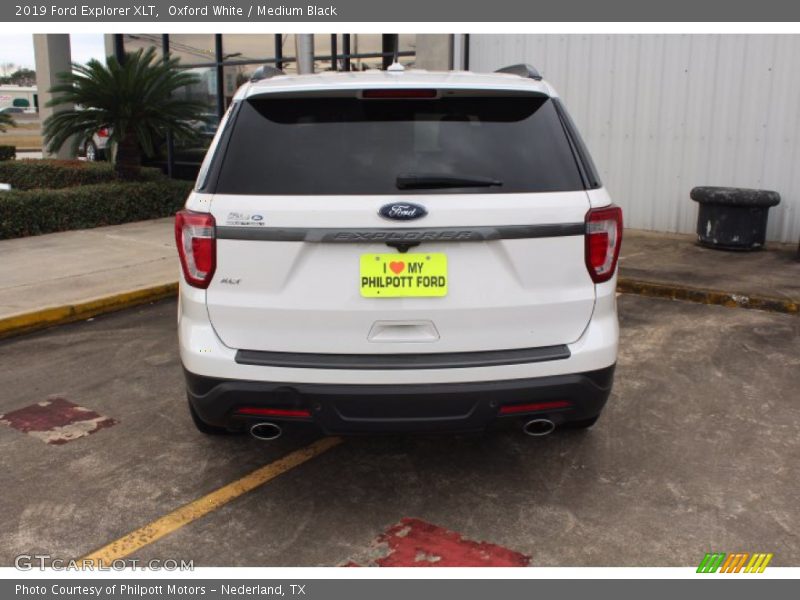 Oxford White / Medium Black 2019 Ford Explorer XLT