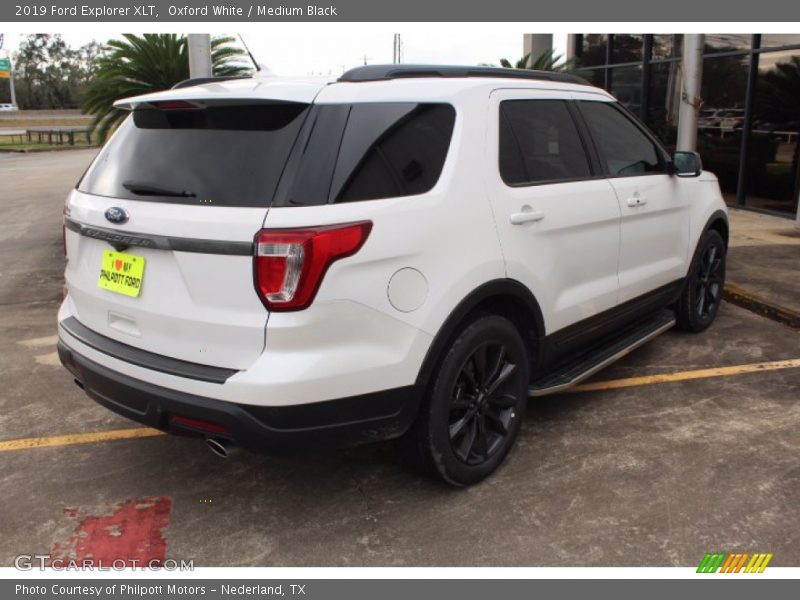 Oxford White / Medium Black 2019 Ford Explorer XLT