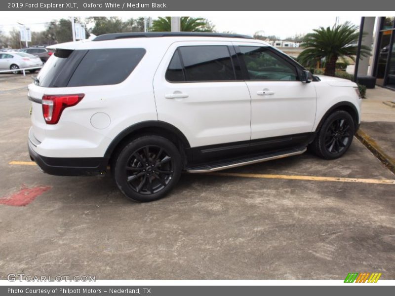 Oxford White / Medium Black 2019 Ford Explorer XLT
