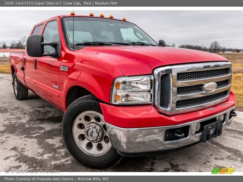 Front 3/4 View of 2005 F350 Super Duty XLT Crew Cab
