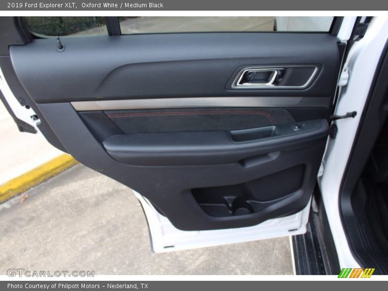 Oxford White / Medium Black 2019 Ford Explorer XLT