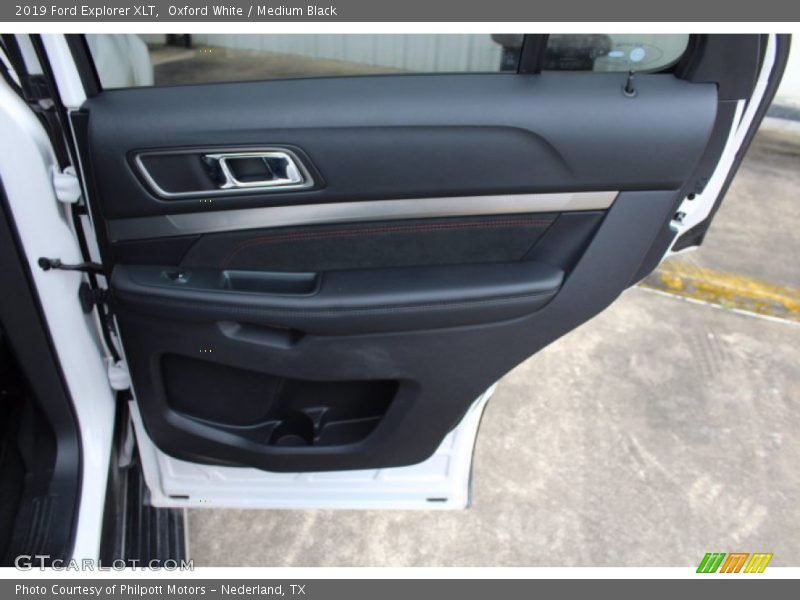 Oxford White / Medium Black 2019 Ford Explorer XLT