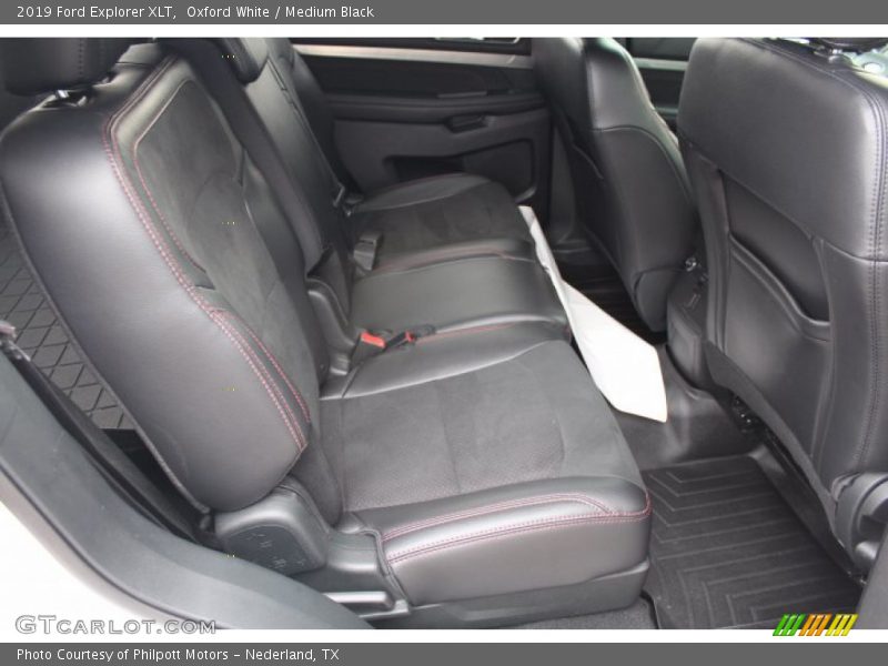 Oxford White / Medium Black 2019 Ford Explorer XLT