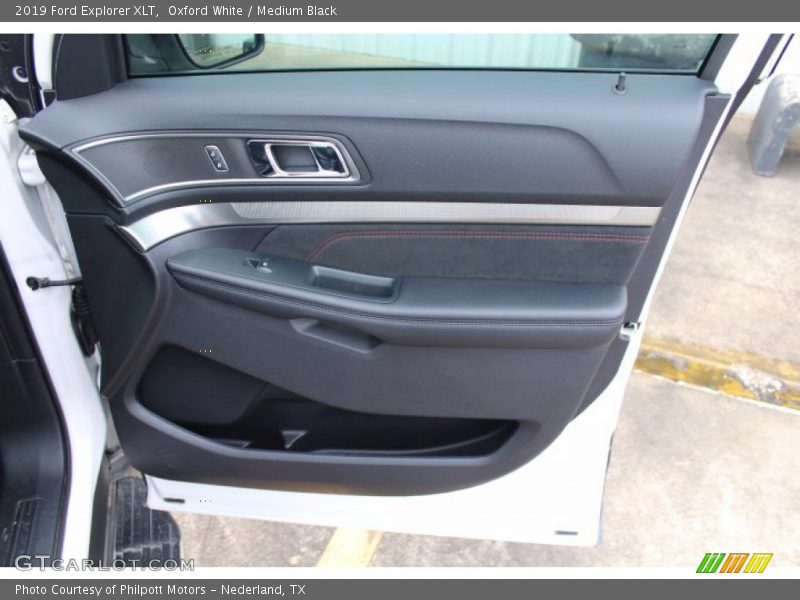 Oxford White / Medium Black 2019 Ford Explorer XLT