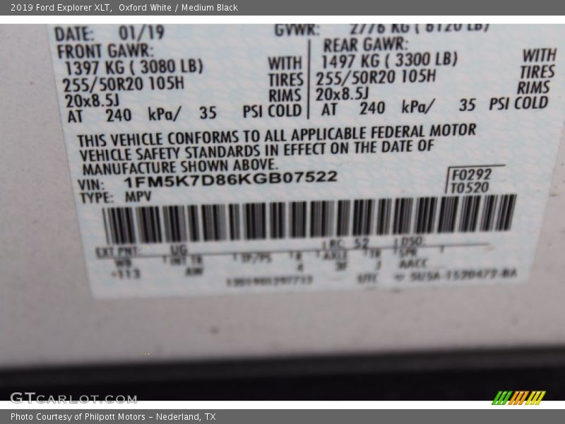 Oxford White / Medium Black 2019 Ford Explorer XLT