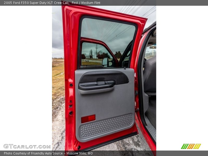 Door Panel of 2005 F350 Super Duty XLT Crew Cab