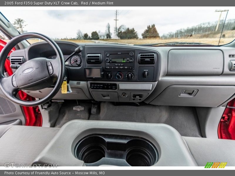 Dashboard of 2005 F350 Super Duty XLT Crew Cab