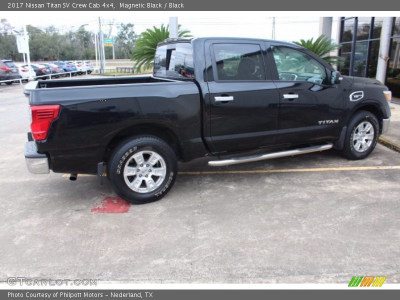  2017 Titan SV Crew Cab 4x4 Magnetic Black