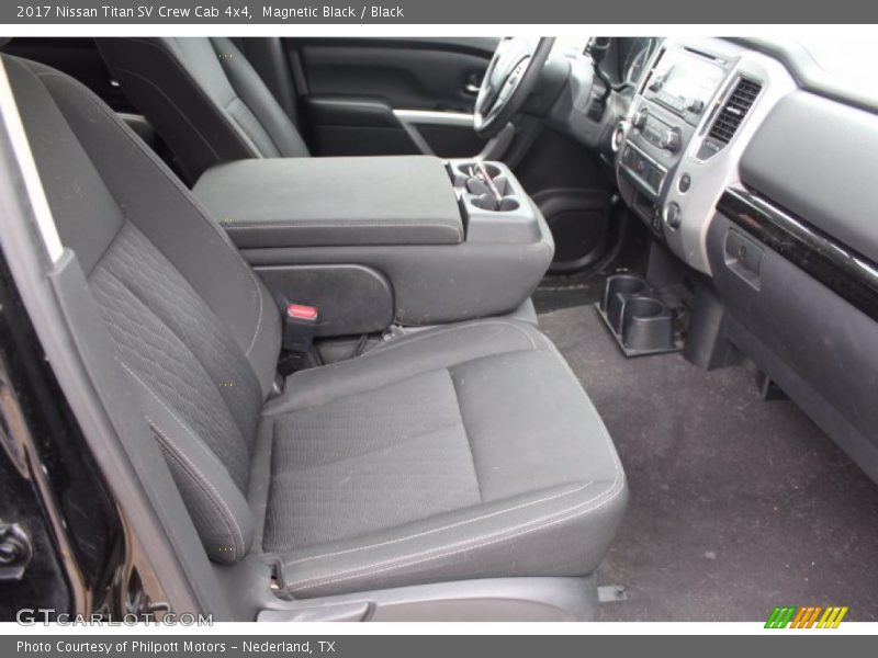 Magnetic Black / Black 2017 Nissan Titan SV Crew Cab 4x4