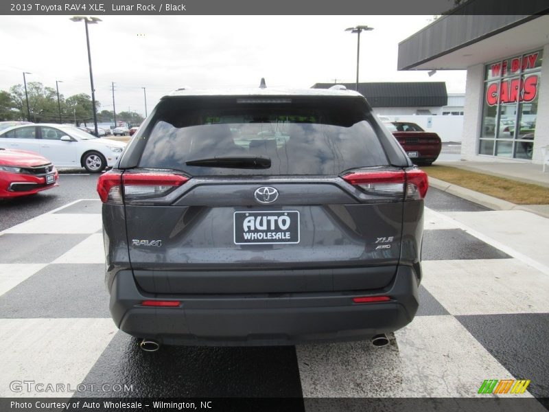 Lunar Rock / Black 2019 Toyota RAV4 XLE