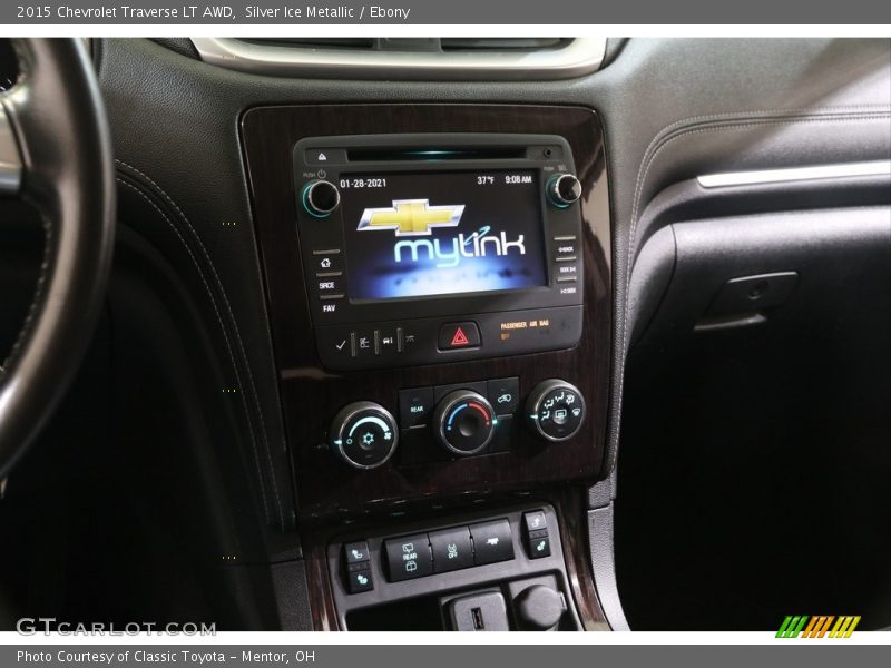 Silver Ice Metallic / Ebony 2015 Chevrolet Traverse LT AWD