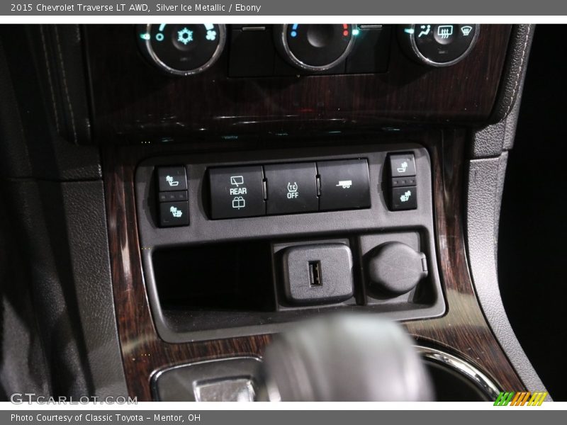 Silver Ice Metallic / Ebony 2015 Chevrolet Traverse LT AWD