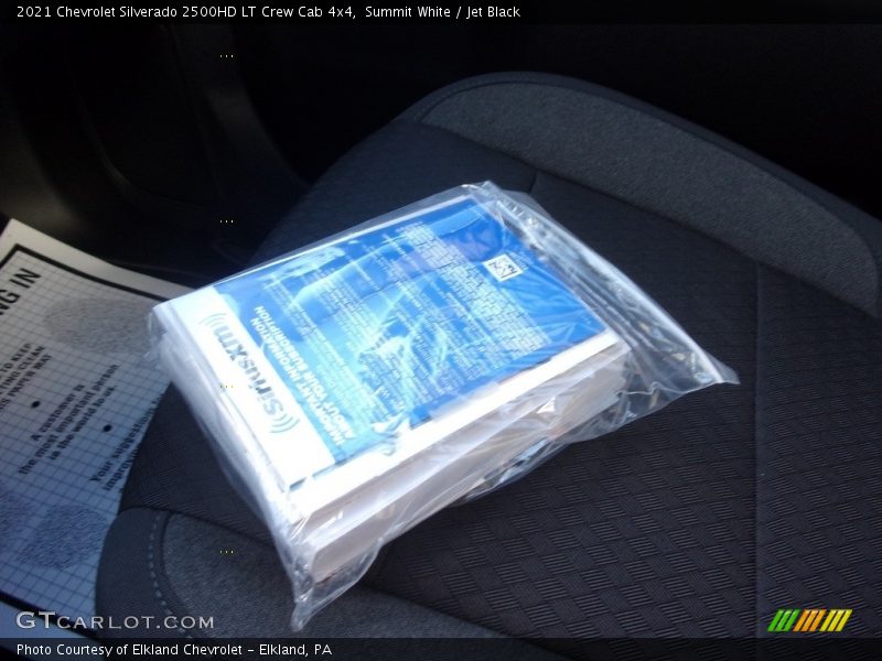 Summit White / Jet Black 2021 Chevrolet Silverado 2500HD LT Crew Cab 4x4