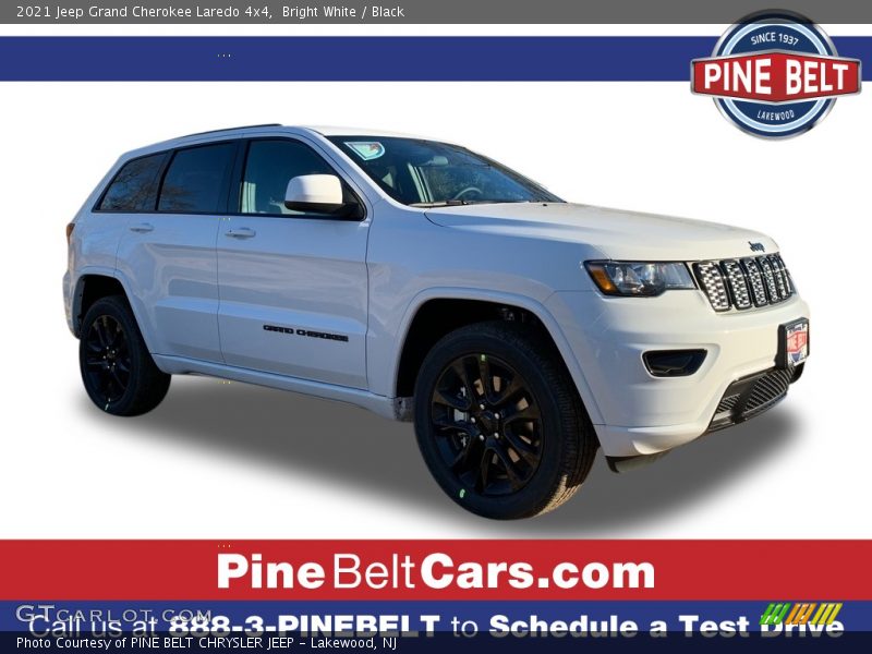 Bright White / Black 2021 Jeep Grand Cherokee Laredo 4x4