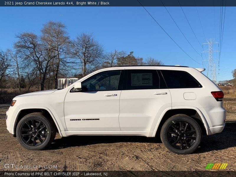 Bright White / Black 2021 Jeep Grand Cherokee Laredo 4x4