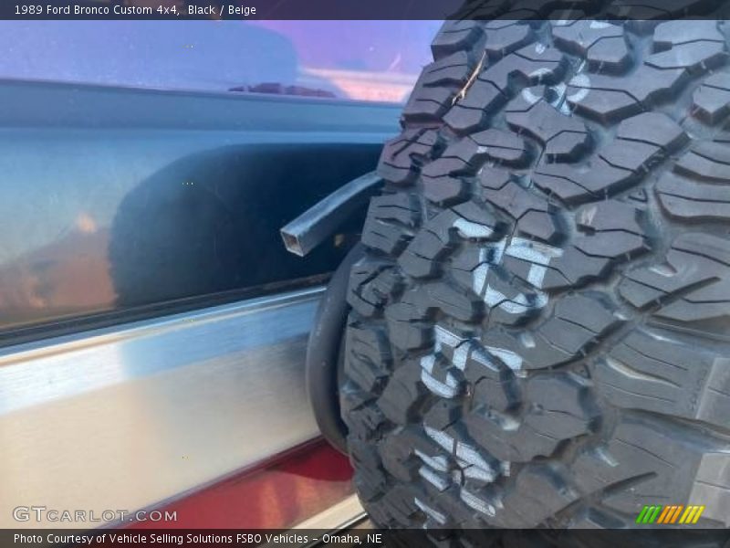Black / Beige 1989 Ford Bronco Custom 4x4