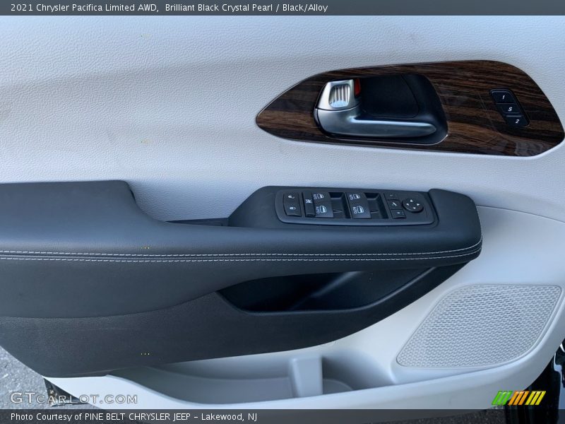 Brilliant Black Crystal Pearl / Black/Alloy 2021 Chrysler Pacifica Limited AWD