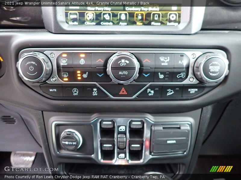 Controls of 2021 Wrangler Unlimited Sahara Altitude 4x4