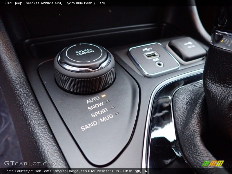 Hydro Blue Pearl / Black 2020 Jeep Cherokee Altitude 4x4