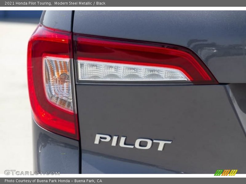 Modern Steel Metallic / Black 2021 Honda Pilot Touring