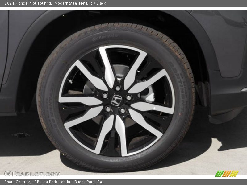 Modern Steel Metallic / Black 2021 Honda Pilot Touring