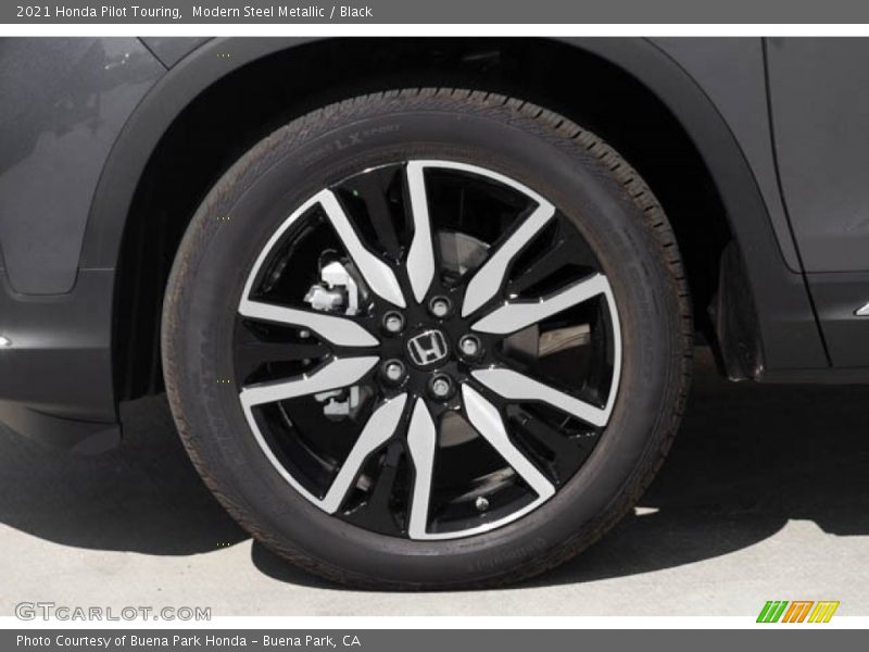 Modern Steel Metallic / Black 2021 Honda Pilot Touring