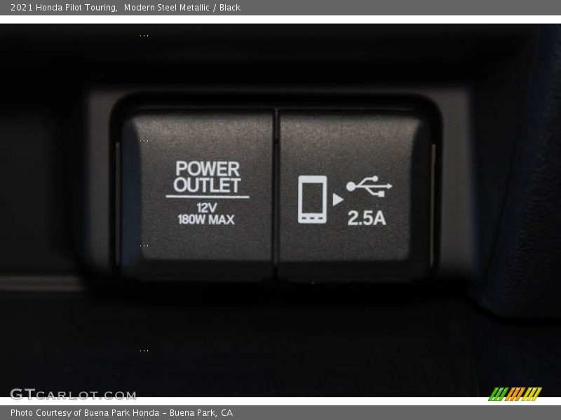 Modern Steel Metallic / Black 2021 Honda Pilot Touring