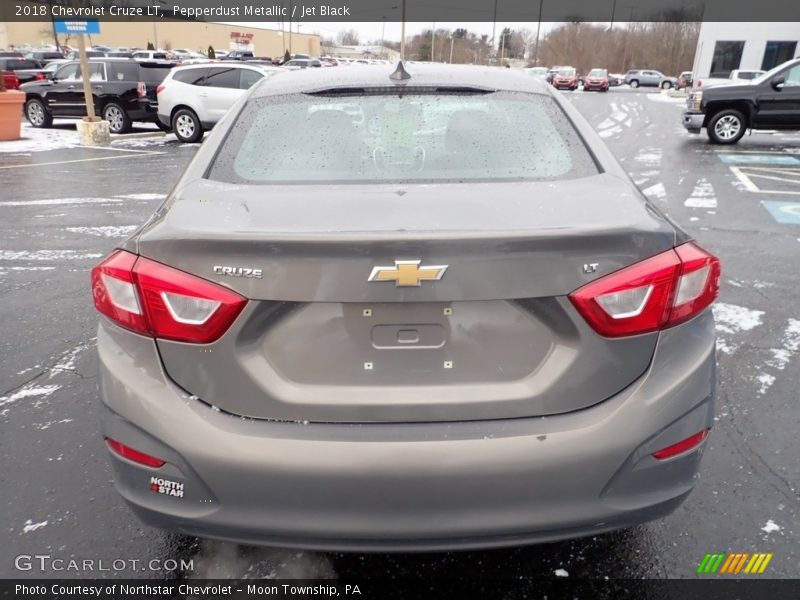 Pepperdust Metallic / Jet Black 2018 Chevrolet Cruze LT