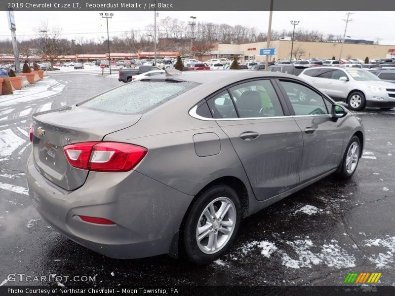 Pepperdust Metallic / Jet Black 2018 Chevrolet Cruze LT