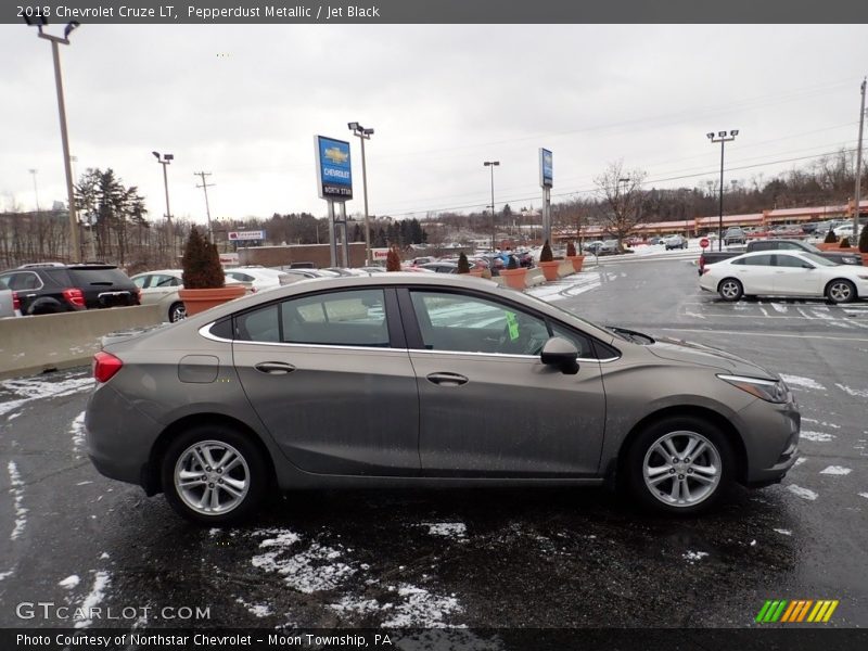Pepperdust Metallic / Jet Black 2018 Chevrolet Cruze LT