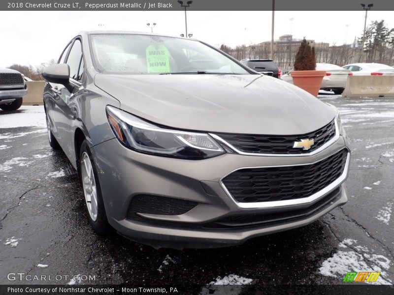 Pepperdust Metallic / Jet Black 2018 Chevrolet Cruze LT