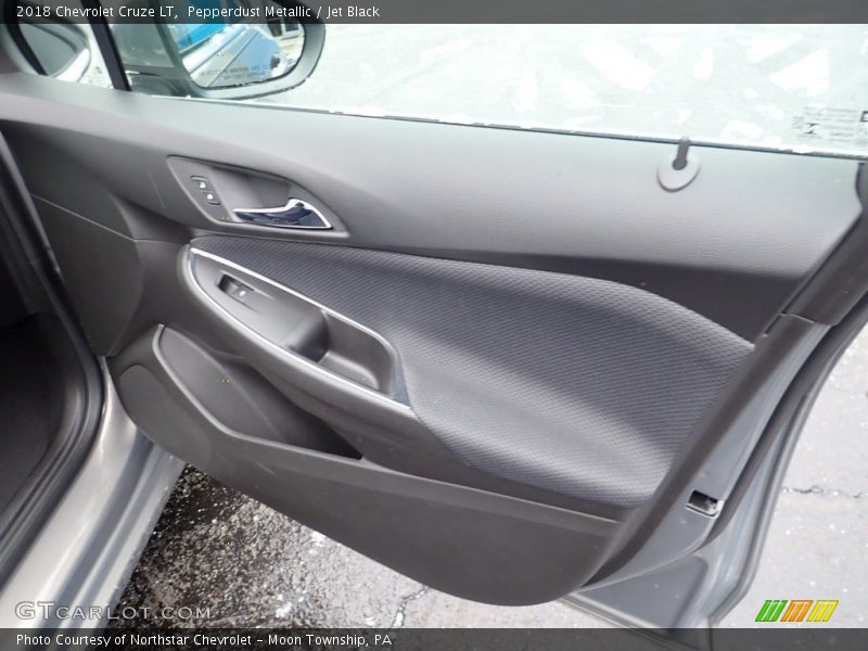 Pepperdust Metallic / Jet Black 2018 Chevrolet Cruze LT