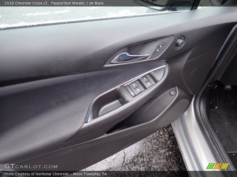 Pepperdust Metallic / Jet Black 2018 Chevrolet Cruze LT