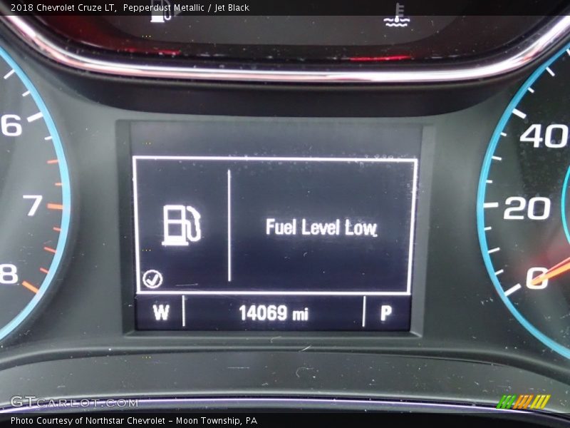 Pepperdust Metallic / Jet Black 2018 Chevrolet Cruze LT