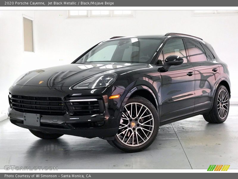 Front 3/4 View of 2020 Cayenne 