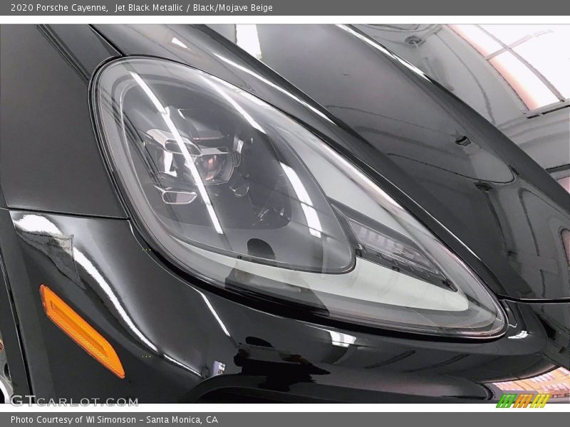 Jet Black Metallic / Black/Mojave Beige 2020 Porsche Cayenne
