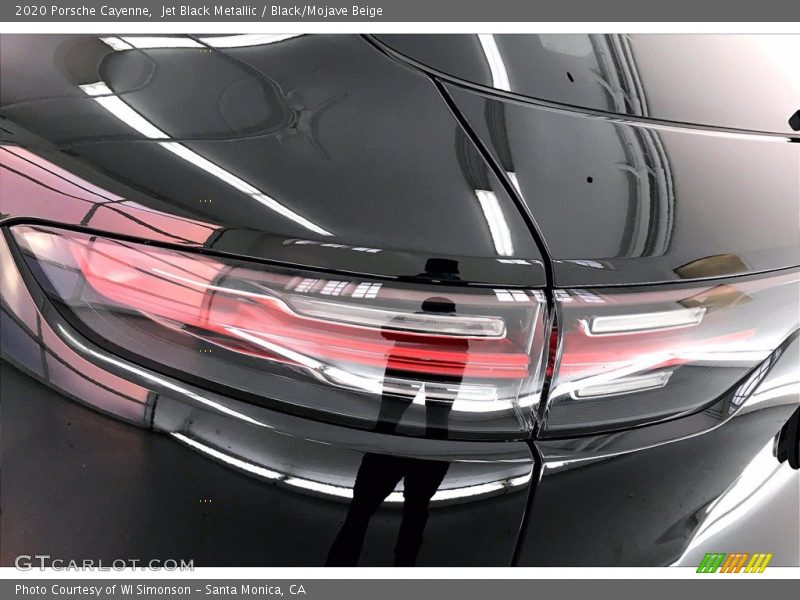 Jet Black Metallic / Black/Mojave Beige 2020 Porsche Cayenne
