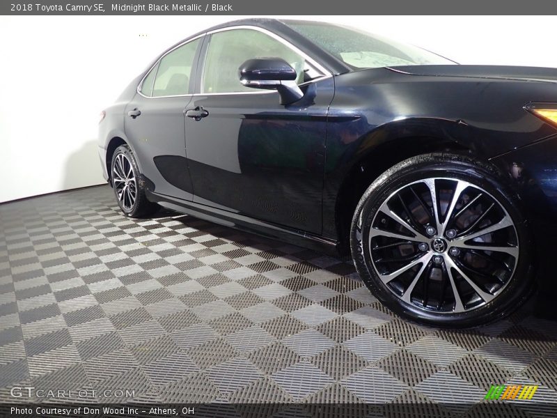 Midnight Black Metallic / Black 2018 Toyota Camry SE