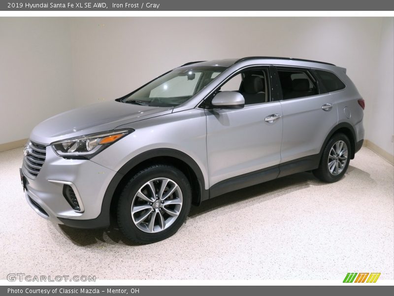 Front 3/4 View of 2019 Santa Fe XL SE AWD