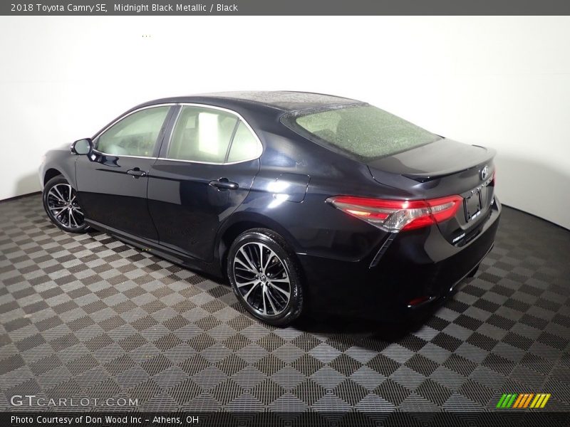 Midnight Black Metallic / Black 2018 Toyota Camry SE