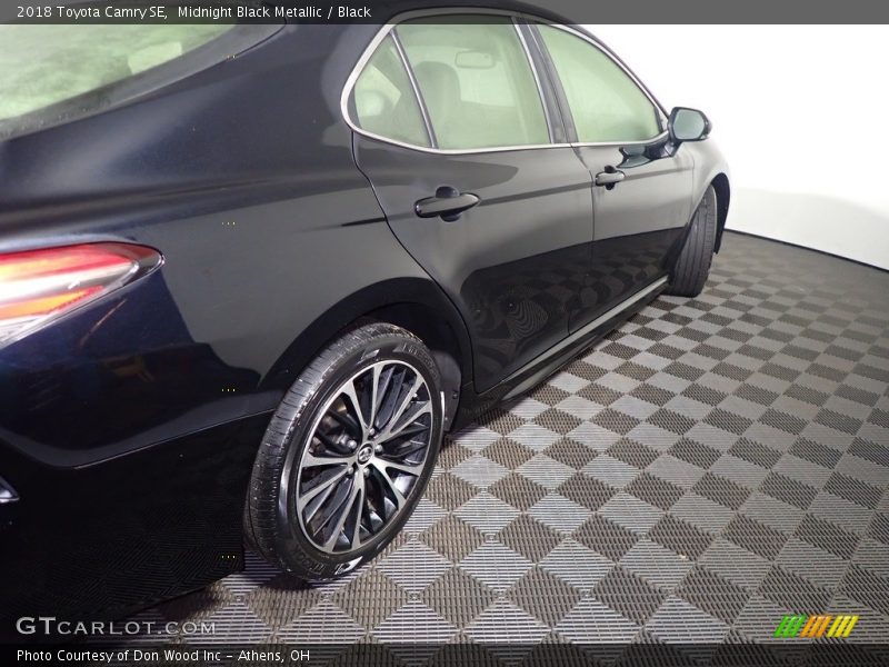 Midnight Black Metallic / Black 2018 Toyota Camry SE